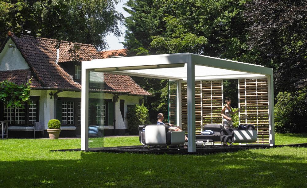 Pergola ogrodowa z roletami