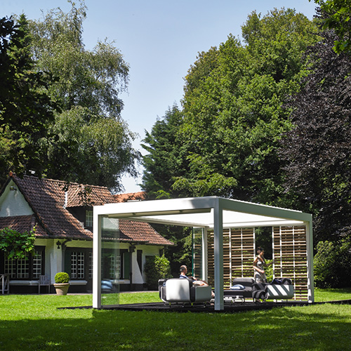 Pergola ogrodowa z roletami